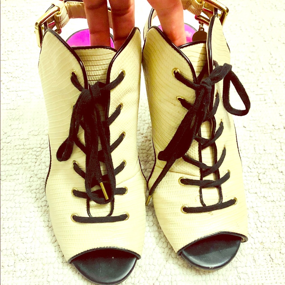 Juicy Couture Shoes Size 7
